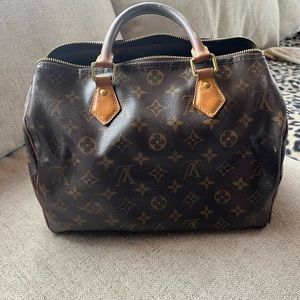Authentic Louis Vuitton Speedy 30.  Loved ♥️